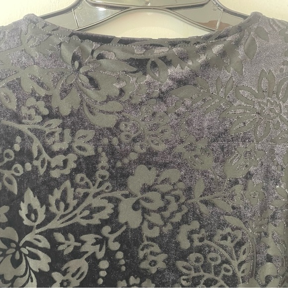 Saylor x Anthropologie Rebecca Velvet Floral Burnout V-neck Romper  37210 - Picture 4 of 10